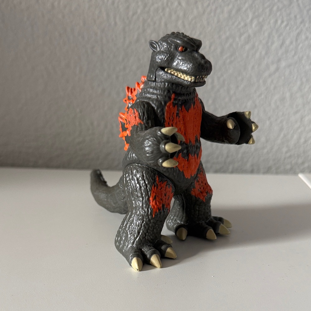 Exclusive Vinimates Godzilla 1995 Vinyl Figure- Burning